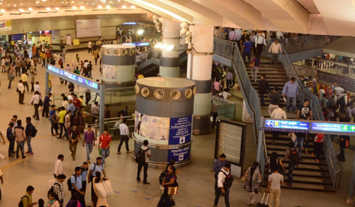 Security Concerns at Rajiv Chowk Railway Station A Closer Look at the Viral Video.