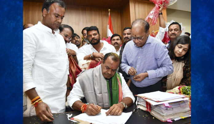 Telangana Minister Komati Reddy Venkat Reddy Unveils Plans for New Telangana Bhawan.